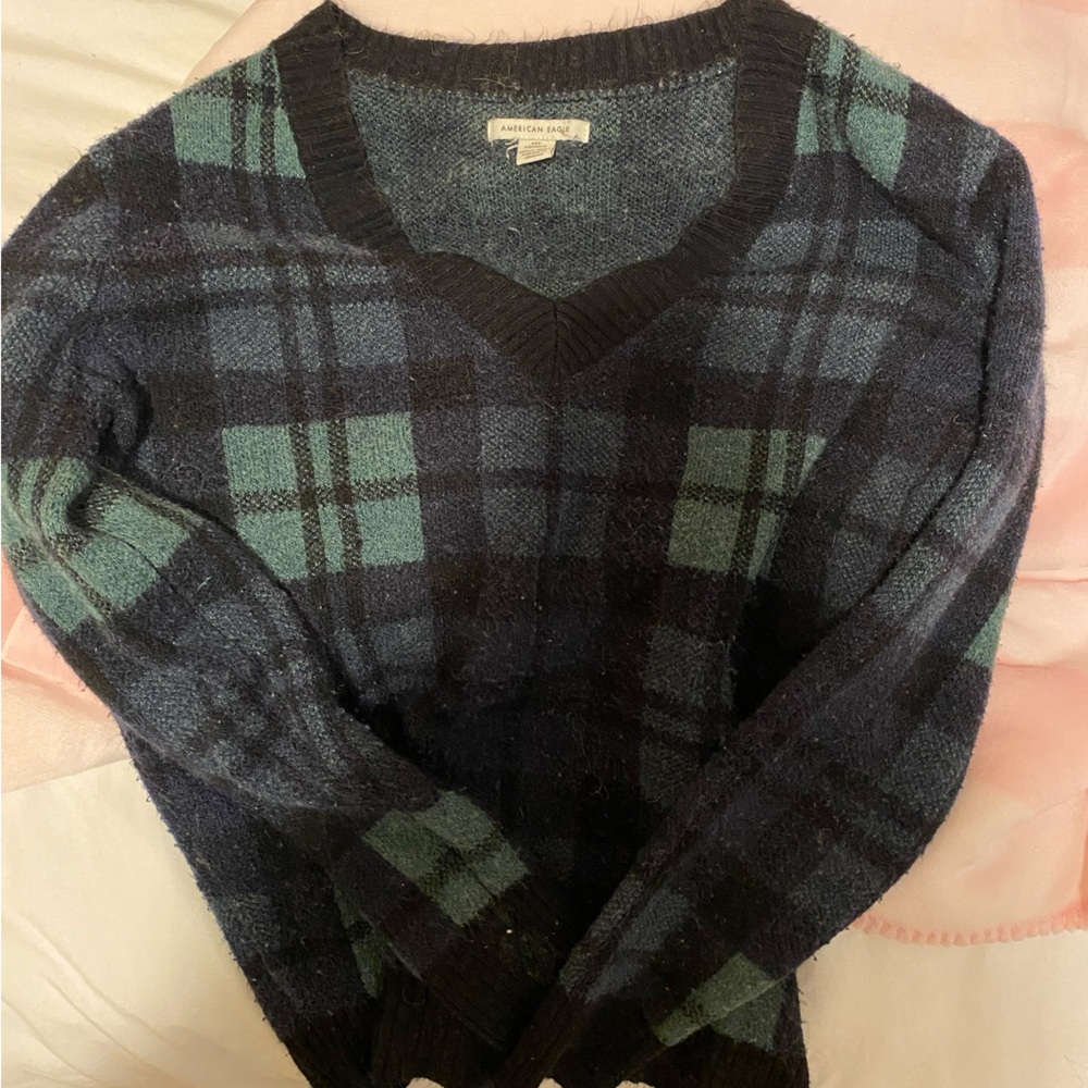 American Eagle Outfitters Plaid V-Neck Sweater in Black and Green